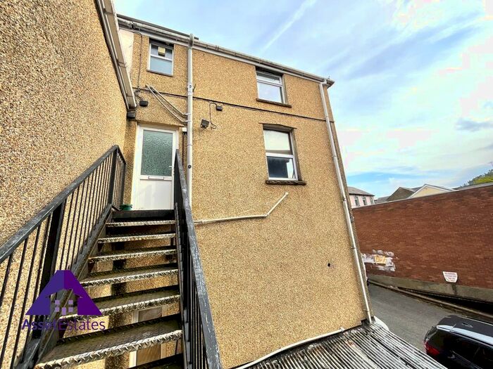 3 Bedroom Maisonette To Rent In Church Street, Abertillery, NP13