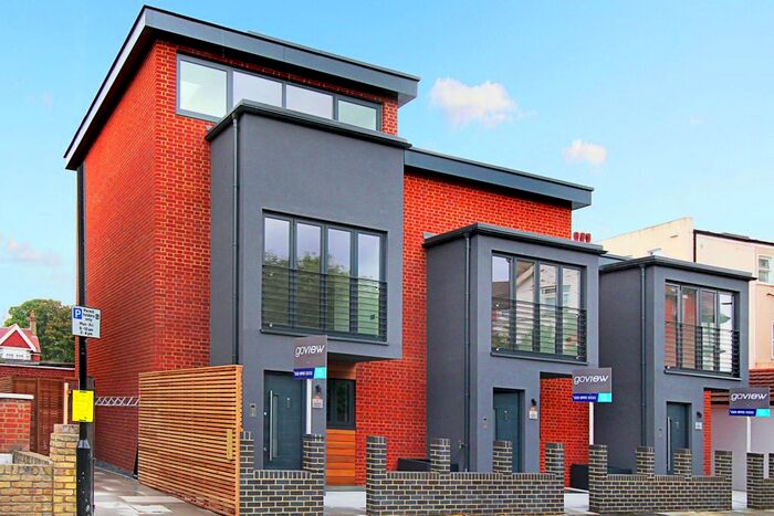 3 Bedroom End Of Terrace House To Rent In Willcott Road, London, W3