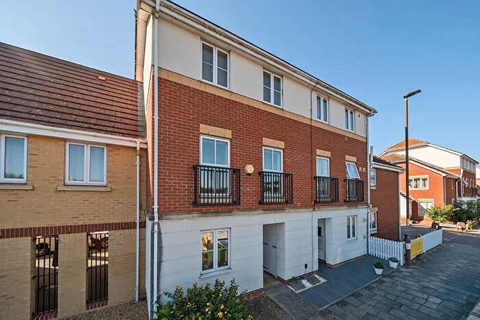 4 Bedroom Terraced House For Sale In Battery Road, London, SE28