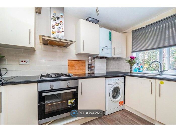 2 Bedroom Flat To Rent In Apsley Court, Sutton, SM2