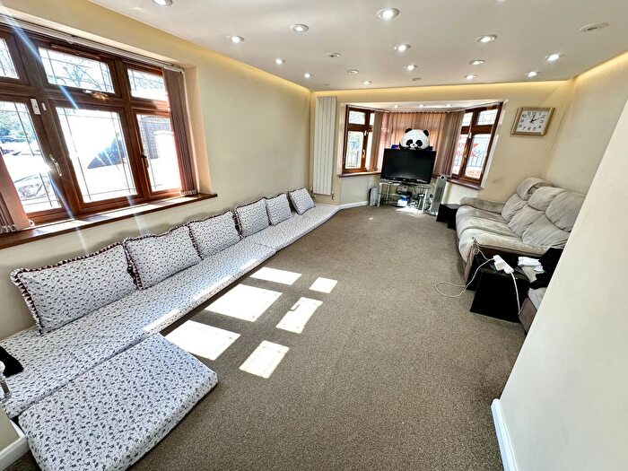 4 Bedroom Semi-Detached House To Rent In Vanbrough Crescent, Northolt, Greater London, UB5