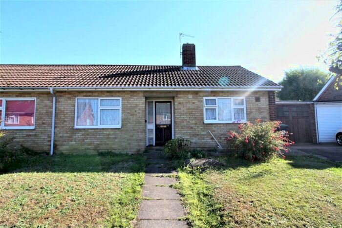 2 Bedroom Bungalow To Rent In Fouracres Hemel Hempstead, Hertfordshire, HP3