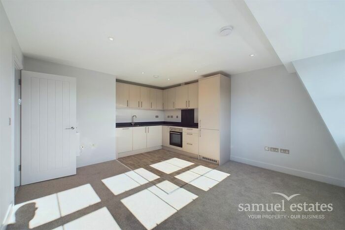 1 Bedroom Flat To Rent In St John's Hill, Battersea, SW11