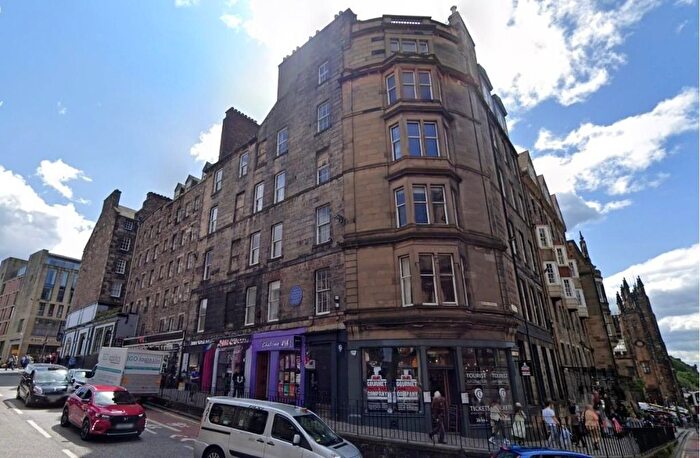 3 Bedroom Flat To Rent In Bank Street, Old Town, Edinburgh, EH1