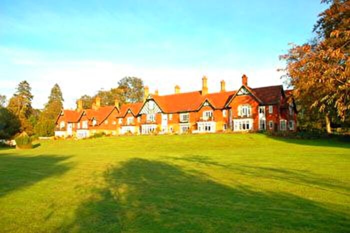 2 Bedroom Flat To Rent In Thames Bank, Goring On Thames, RG8