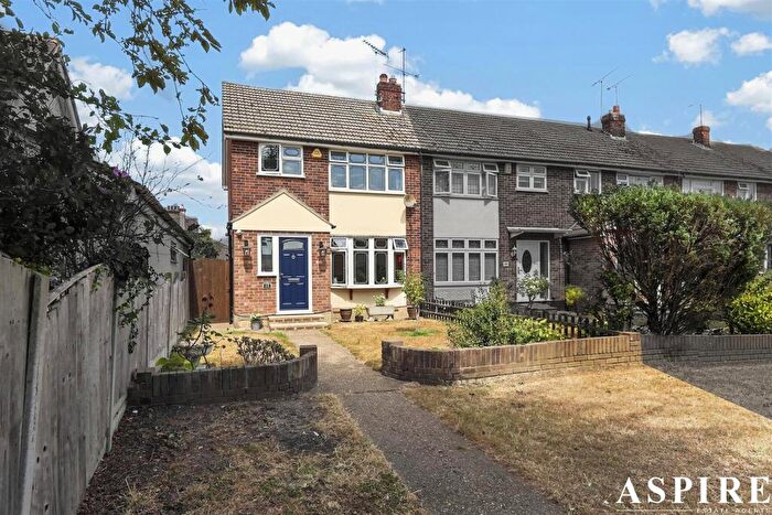 3 Bedroom End Of Terrace House For Sale In Video Tour Inside - London Road, Stanford-Le-Hope, SS17