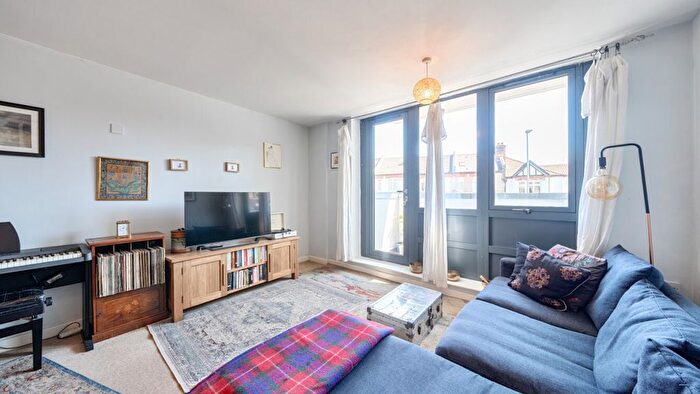 1 Bedroom Flat For Sale In Mitcham Road, Tooting, SW17