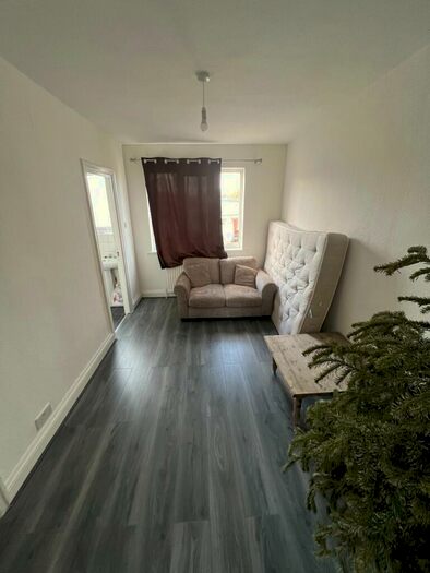 1 Bedroom Flat To Rent In A Great Cambridge Road, London, N18