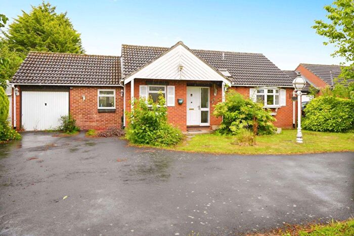 3 Bedroom Bungalow For Sale In Helwys Place, Kidlington, OX5