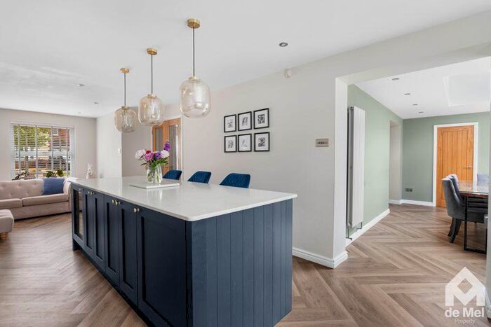4 Bedroom Detached House For Sale In The Holt, Bishops Cleeve, GL52