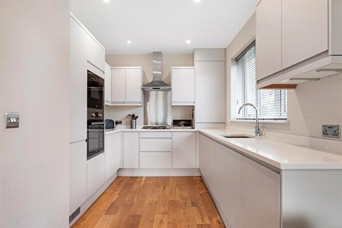 2 Bedroom Apartment For Sale In Smitham Bottom Lane, Purley, CR8
