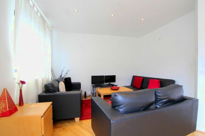 4 Bedroom Semi-Detached House To Rent In Roehampton Lane, London, SW15