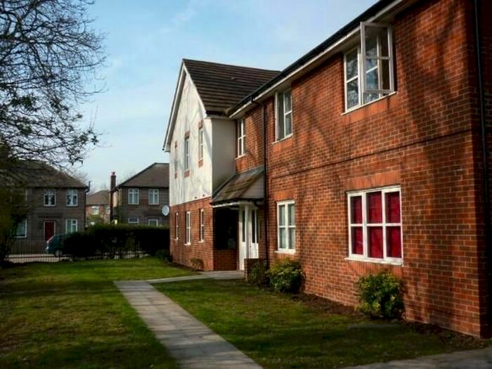 2 Bedroom Flat To Rent In Reid Close, Hayes, UB3