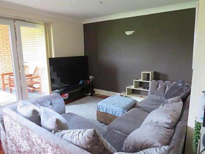 2 Bedroom Flat For Sale In Fields View, Wellingborough, NN8