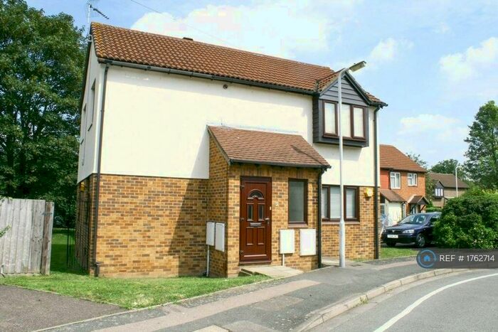 2 Bedroom Flat To Rent In Connaught Gardens, Morden, SM4
