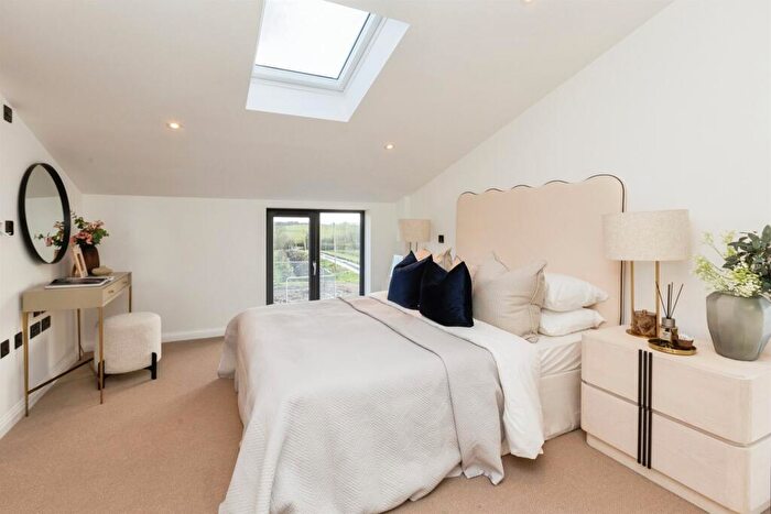 3 Bedroom Barn Conversion For Sale In Aylesbury Road, Rowsham, Aylesbury, HP22