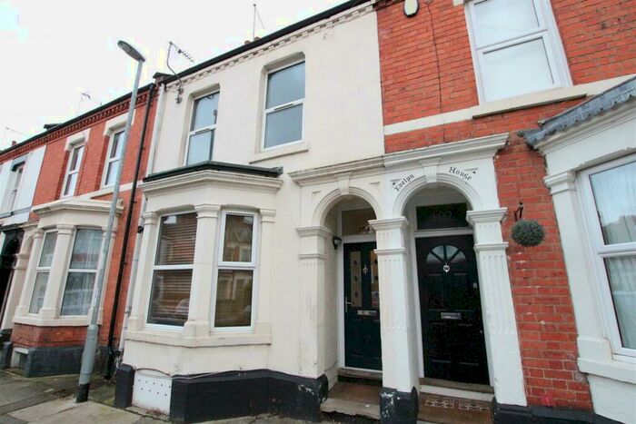 4 Bedroom House To Rent In Holly Road, Northampton, NN1