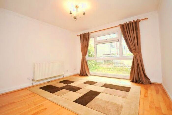 2 Bedroom Flat To Rent In Taymount Rise, Lewisham, SE23