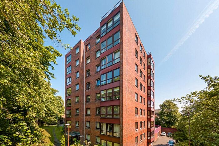 2 Bedroom Apartment For Sale In Cleveden Drive, Kelvinside, Glasgow, G12