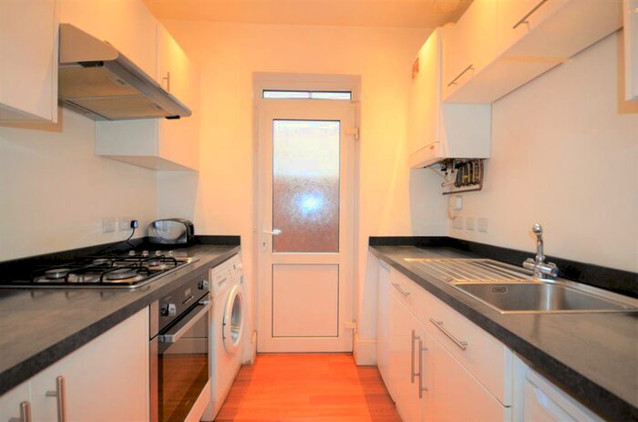 2 Bedroom Flat To Rent In Rosslyn Crescent, Harrow, Middlesex, HA1