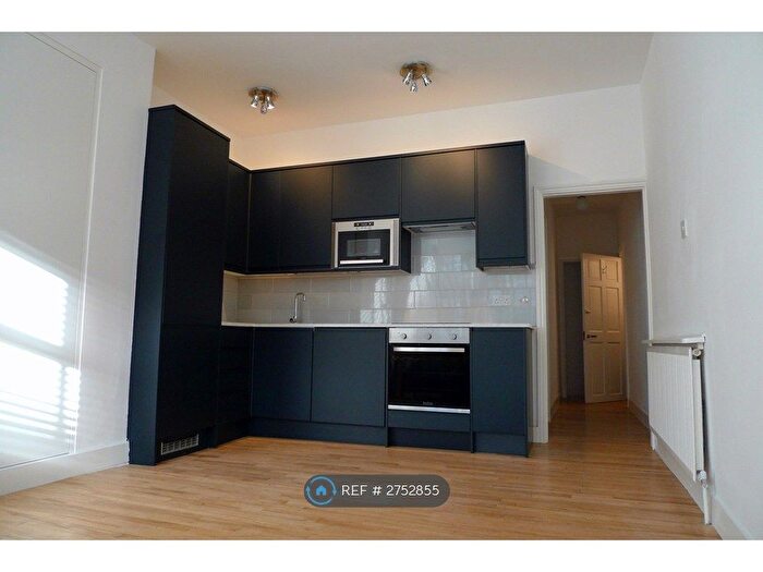 2 Bedroom Flat To Rent In Acton Lane, London, W4