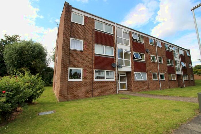 2 Bedroom Flat To Rent In Francis Close, Hitchin, SG4