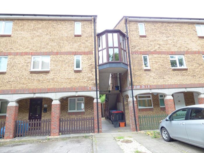 1 Bedroom Flat To Rent In Woodstock, Laindon, SS15