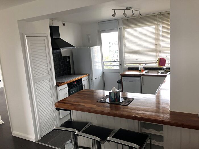 2 Bedroom Flat To Rent In Chippendale House, Churchill Gardens, London, SW1V