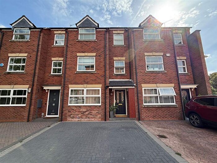 4 Bedroom Terraced House To Rent In Clarkson Close, Nuneaton, CV11
