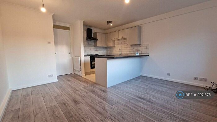 1 Bedroom Flat To Rent In Columbine Way, Romford, RM3