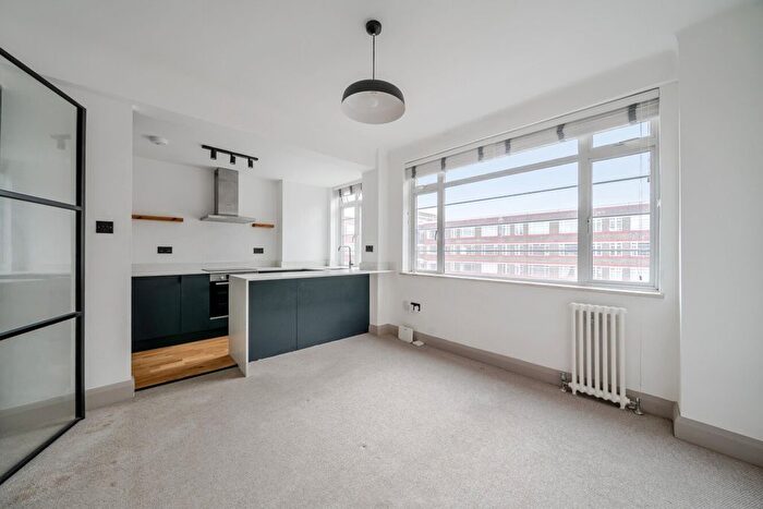 2 Bedroom Flat For Sale In Balham High Road, London, SW17
