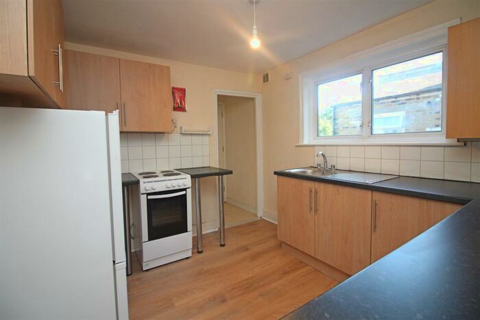 3 Bedroom Flat To Rent In Seven Sisters Road, London, N15
