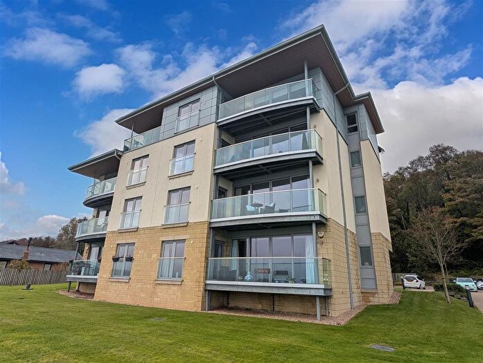2 Bedroom Flat For Sale In Cloch Road, Gourock, PA19