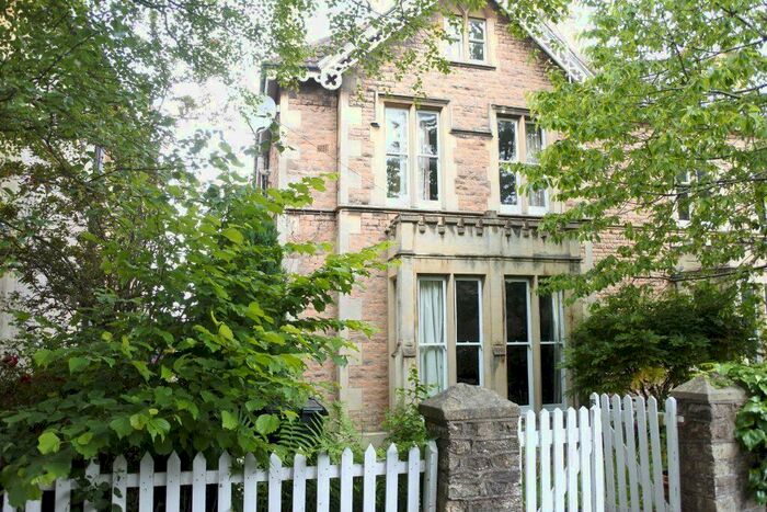 2 Bedroom Flat To Rent In Trelawney Road Top, BS6