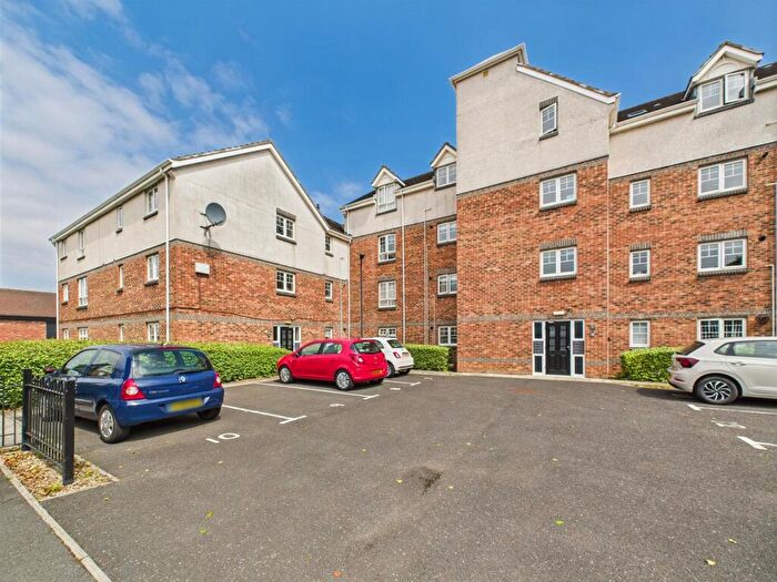 3 Bedroom Apartment For Sale In Bishopbourne Court, Preston Grange, NE29