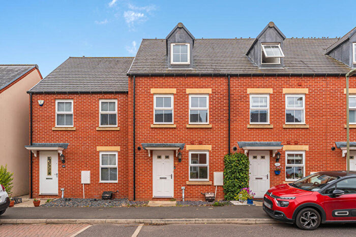 3 Bedroom Terraced House For Sale In Songthrush Road, Bodicote, Banbury, OX15