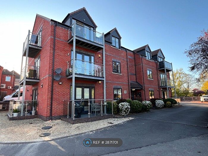 2 Bedroom Flat To Rent In Brookes Close, Studley, B80