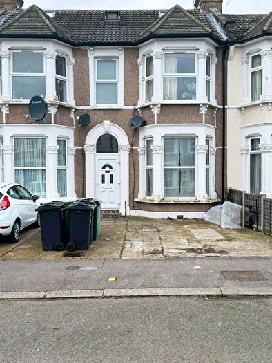 1 Bedroom Flat To Rent In Elgin Road, Ilford, IG3