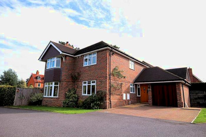 4 Bedroom Detached House To Rent In Wargrave Road, Twyford, RG10