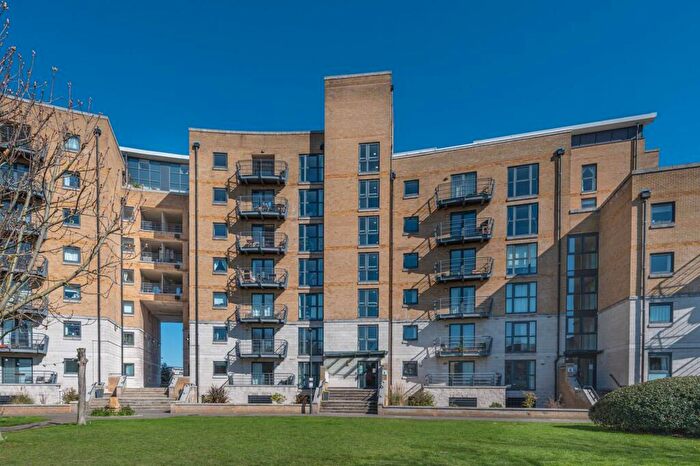 3 Bedroom Flat For Sale In Glaisher Street, Greenwich, London, SE8