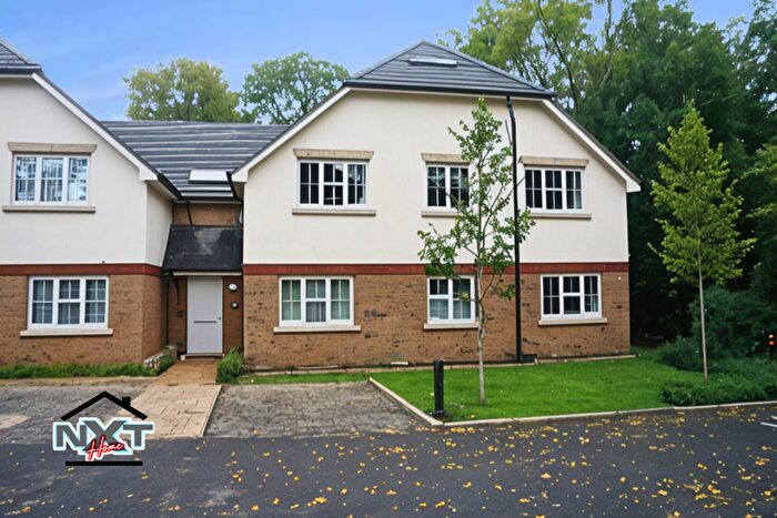 2 Bedroom Flat To Rent In Retreat Way, Chigwell, Essex, IG7