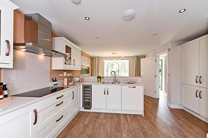 4 Bedroom Detached House For Sale In Comice Road, Walberton, BN18