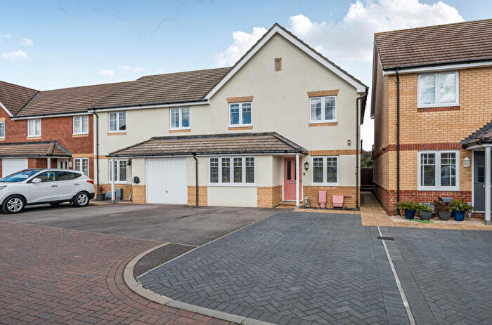 4 Bedroom Semi-Detached House For Sale In Applegate Way, Bognor Regis, West Sussex, PO21