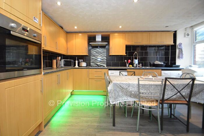 6 Bedroom Terraced House To Rent In Providence Avenue, Woodhouse, Leeds, LS6