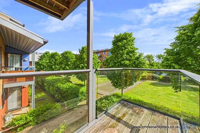 2 Bedroom Apartment To Rent In Pretoria Road, Chertsey, Surrey, KT16