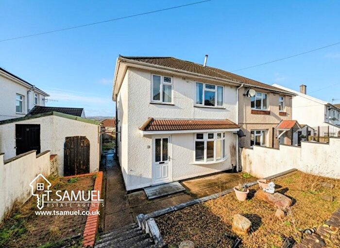 3 Bedroom Semi-Detached House For Sale In Heol Keir Hardie, Aberdare, CF44
