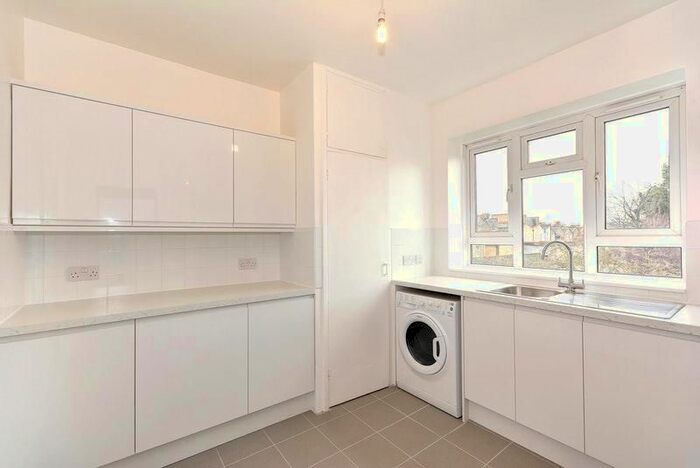 2 Bedroom Flat To Rent In Elderfield Road, Clapton, E5