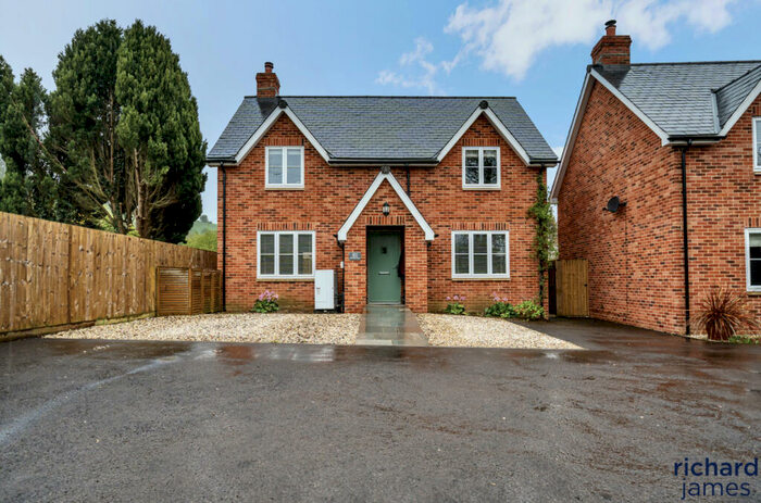 4 Bedroom Detached House For Sale In Horns Lane, Broad Town, SN4