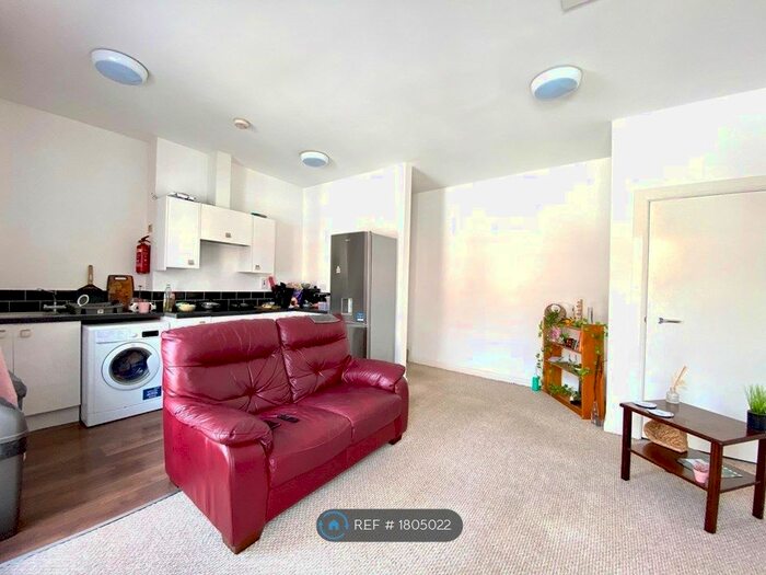 2 Bedroom Flat To Rent In Post Office Lane, Wantage, OX12