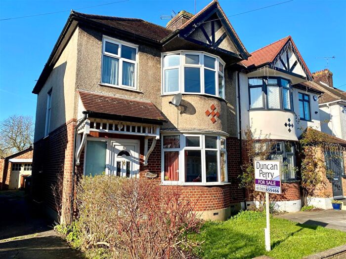3 Bedroom Semi-Detached House For Sale In Hill Crest, Potters Bar, EN6